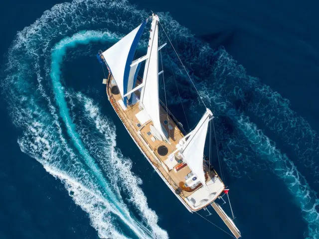 Yacht Dea Del Mare aerial view