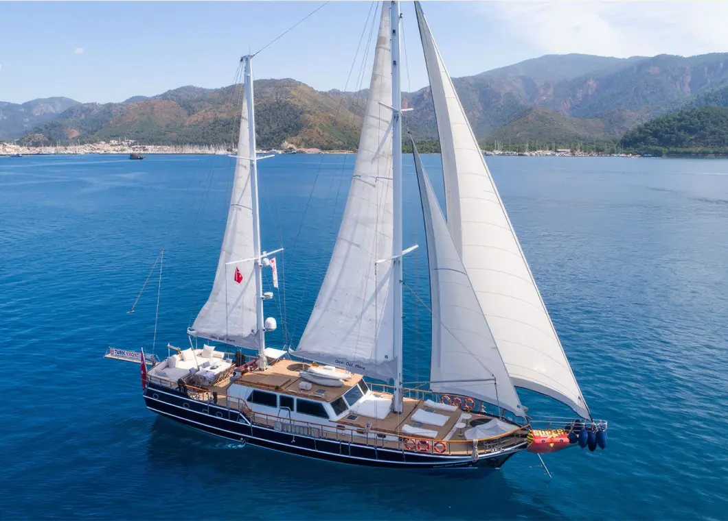 Yacht Dea Del Mare aerial view