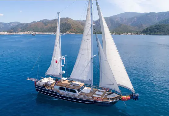 Yacht Dea Del Mare aerial view