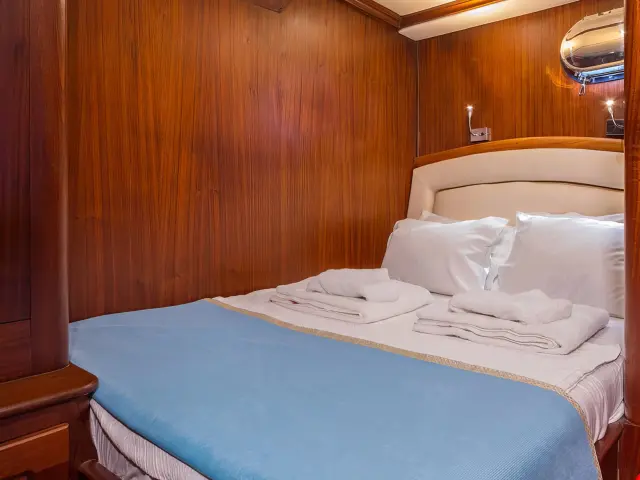 Yacht Dea Del Mare cabin