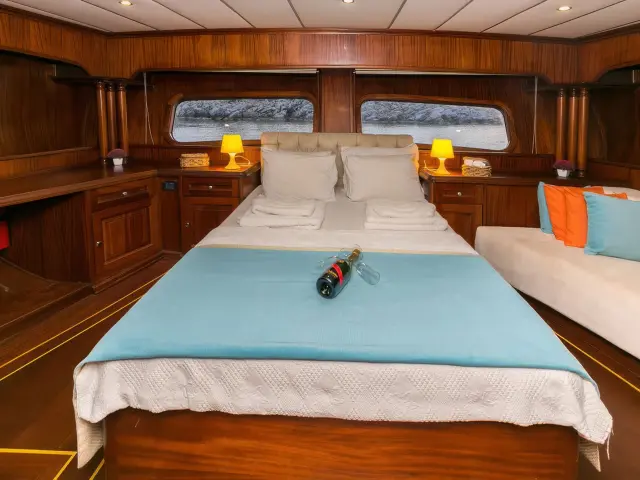 Yacht Dea Del Mare cabin