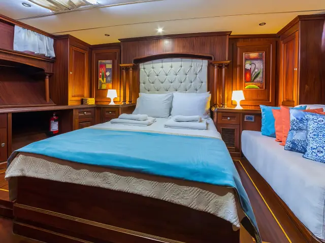 Yacht Dea Del Mare cabin