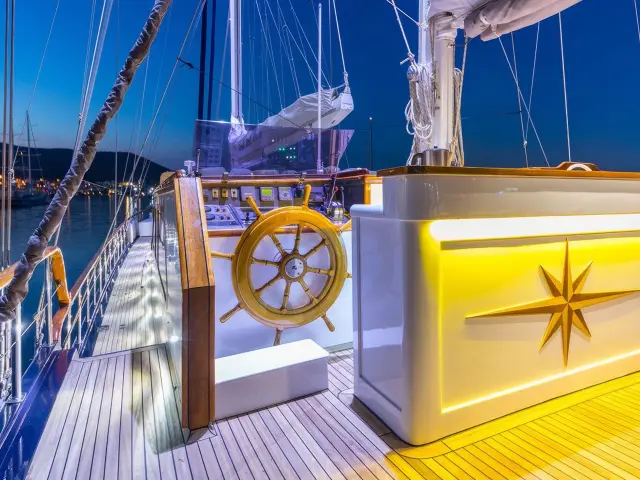 Yacht Dea Del Mare photo