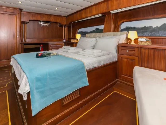 Yacht Dea Del Mare cabin