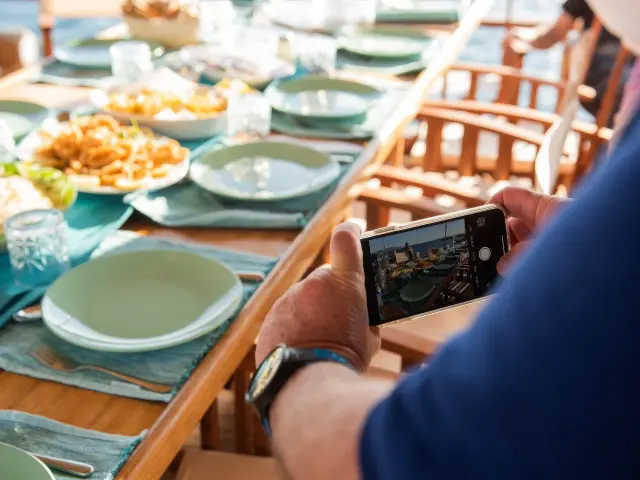 Yacht Hera dining table