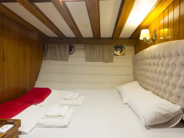 Yacht Hera cabin
