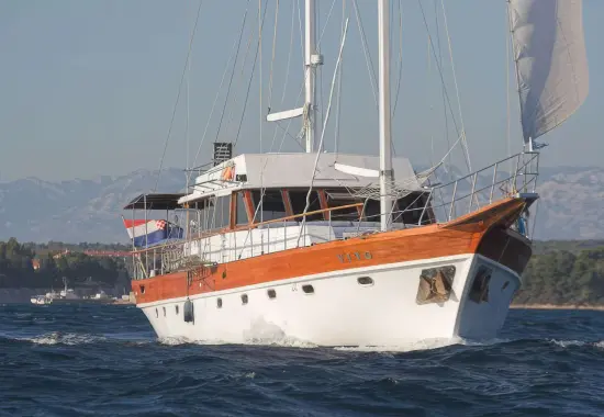 Yacht Vito front view