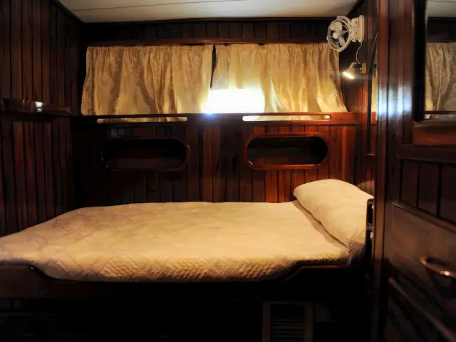 Yacht Vito cabin