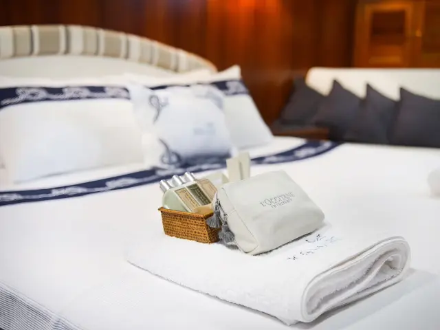 Yacht Ros Mare cabin