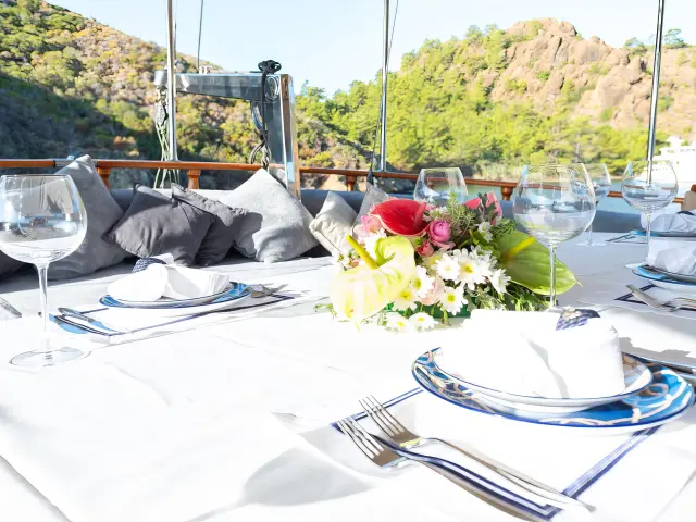 Yacht Ros Mare dining table