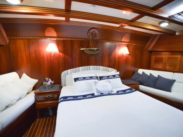 Yacht Ros Mare cabin
