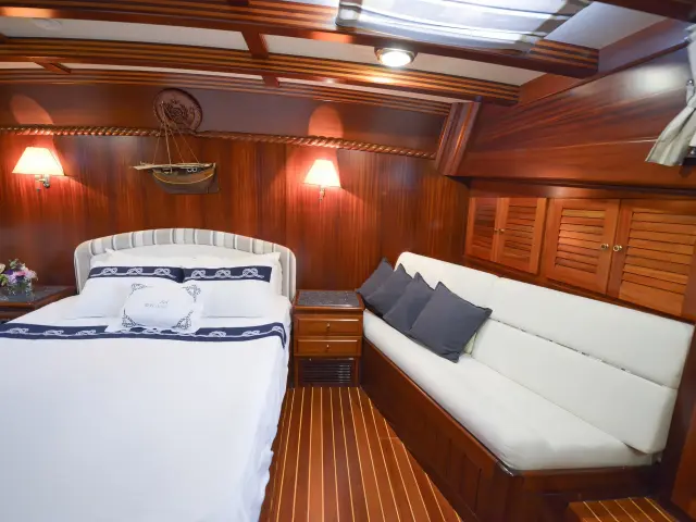 Yacht Ros Mare cabin