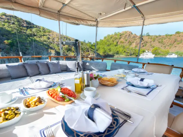 Yacht Ros Mare dining table