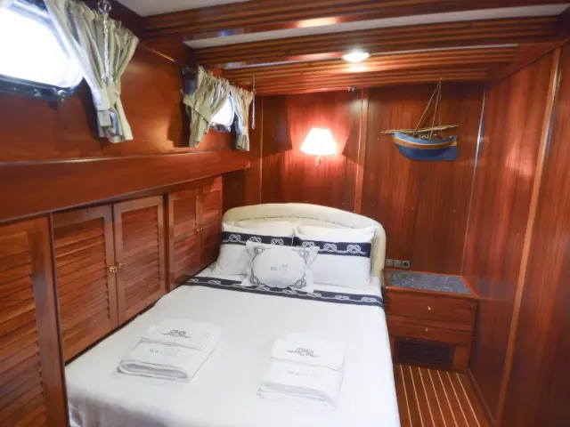 Yacht Ros Mare cabin