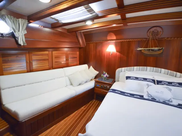 Yacht Ros Mare cabin