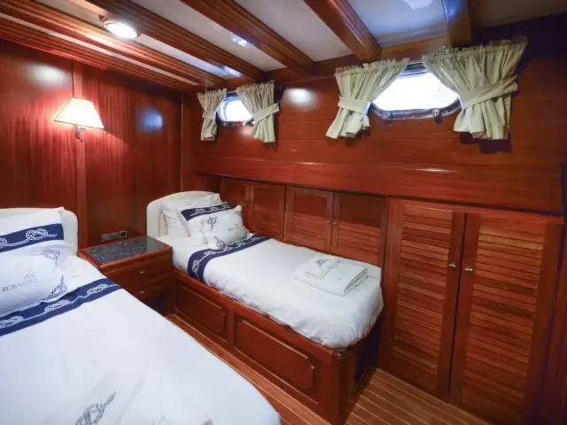 Yacht Ros Mare cabin