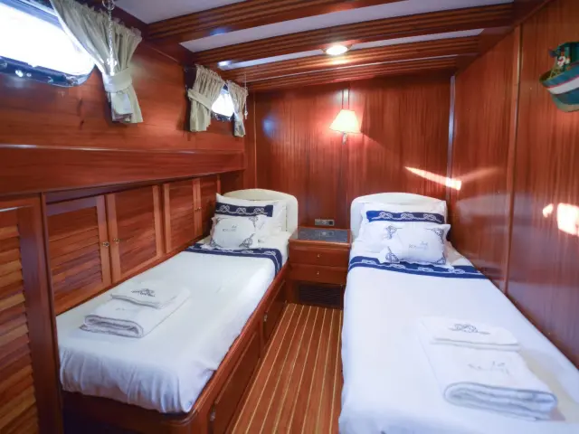 Yacht Ros Mare cabin