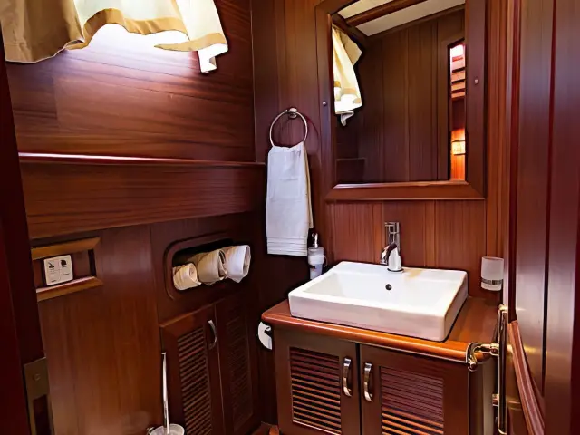 Yacht Atalante cabin bathroom