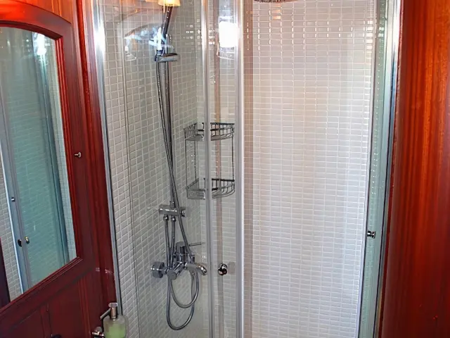 Yacht Atalante cabin bathroom