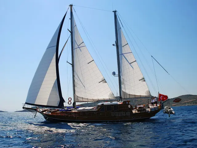 Yacht Atalante side view