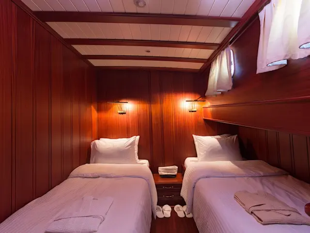 Yacht Atalante cabin