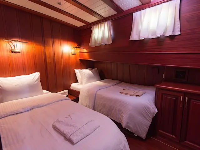 Yacht Atalante cabin