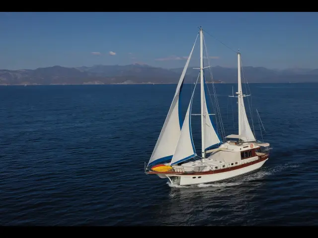 Yacht Serenity 70 aerial view