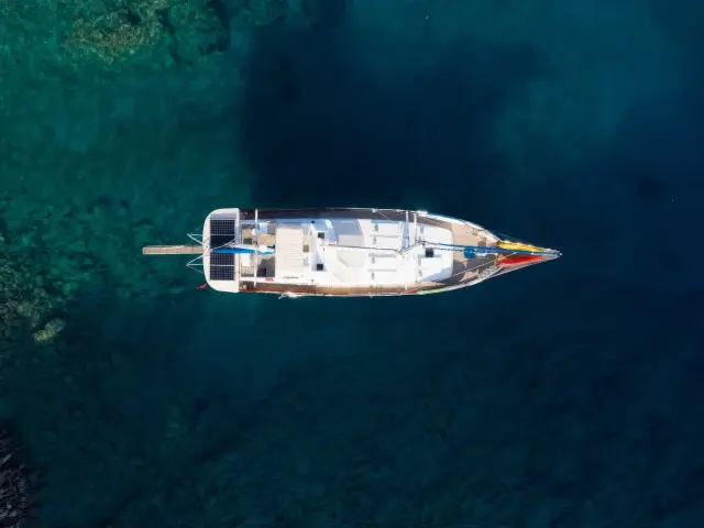 Yacht Serenity 70 aerial view
