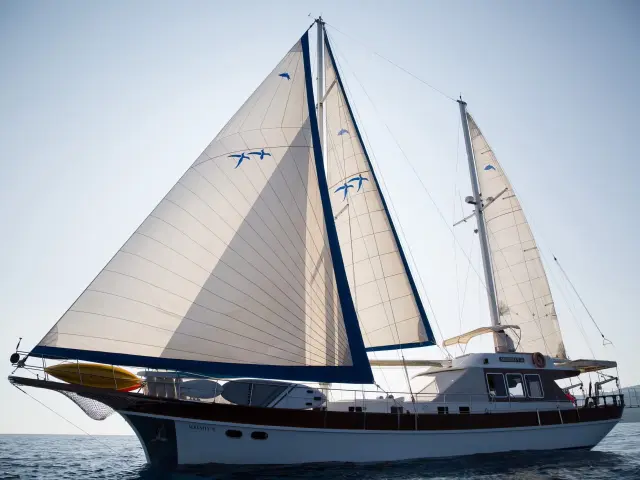 Yacht Serenity 70 side view