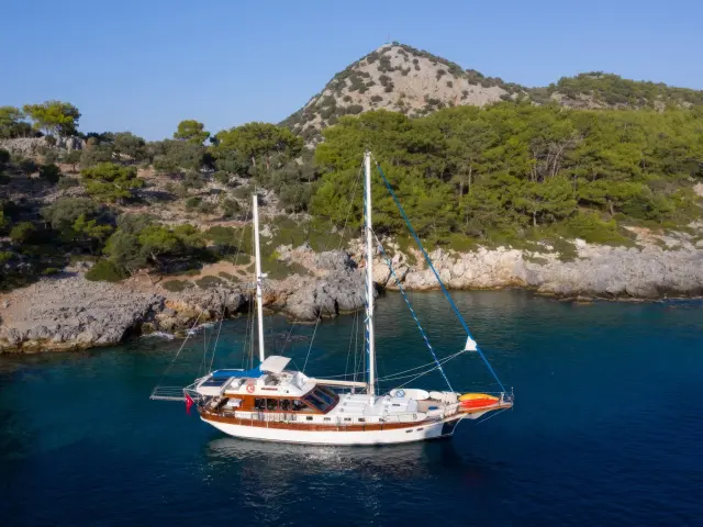 Yacht Serenity 70 aerial view