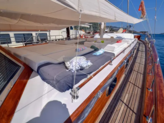 Yacht Perla Del Mar 1 deck