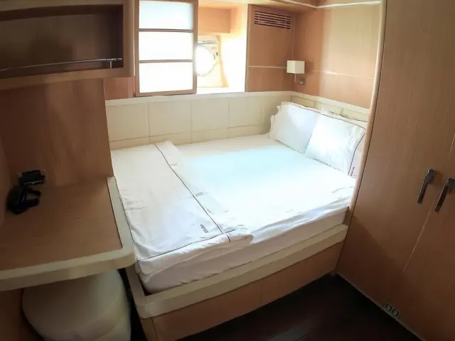 Yacht Zelda cabin