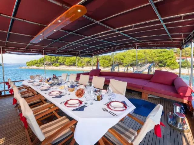 Yacht Croatia dining table