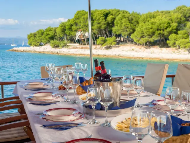 Yacht Croatia dining table