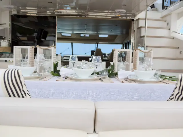 Yacht Catherine dining table