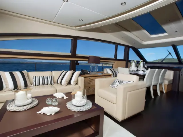 Yacht Catherine saloon