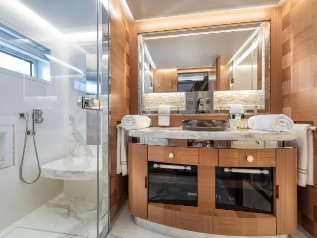 Yacht Sunrise cabin bathroom
