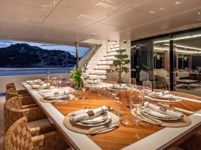 Yacht Sunrise dining table