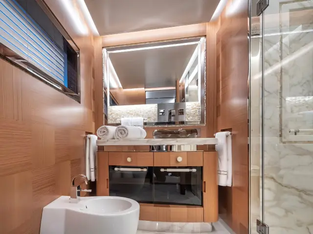 Yacht Sunrise cabin bathroom