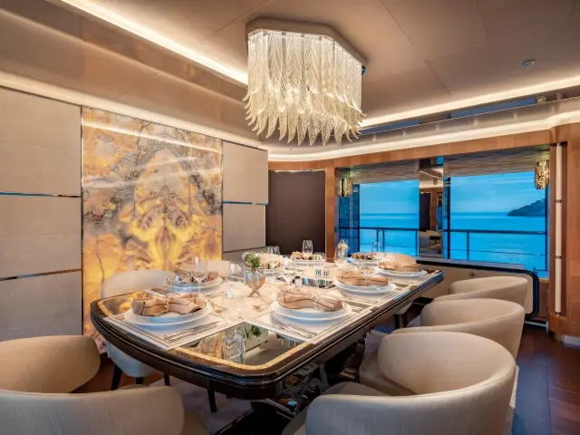 Yacht Sunrise dining table