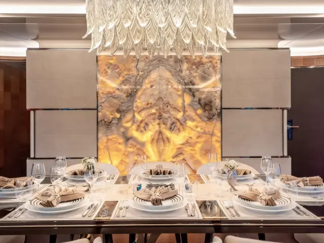 Yacht Sunrise dining table