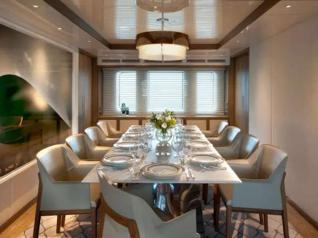 Yacht Orient Star dining table