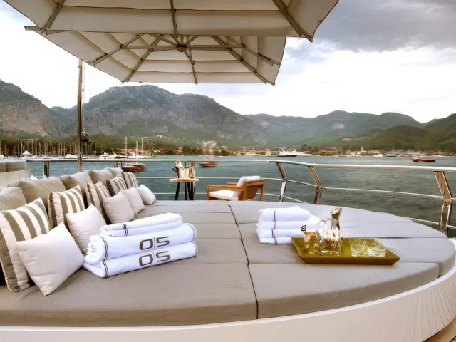 Yacht Orient Star flybridge