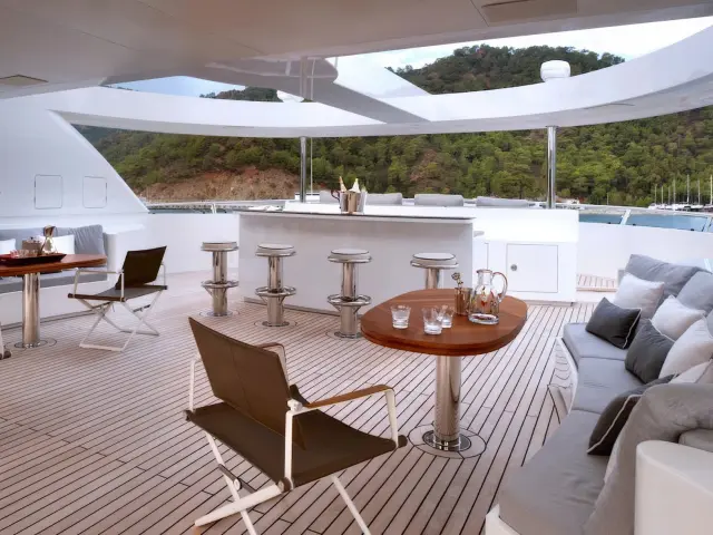 Yacht Orient Star flybridge