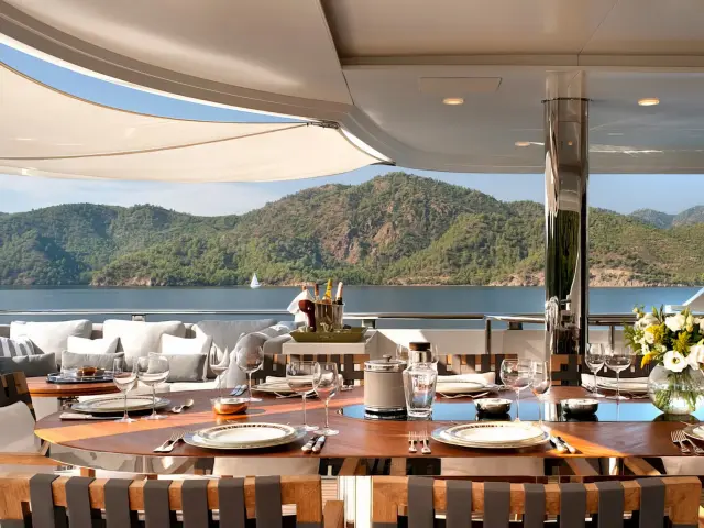 Yacht Orient Star dining table