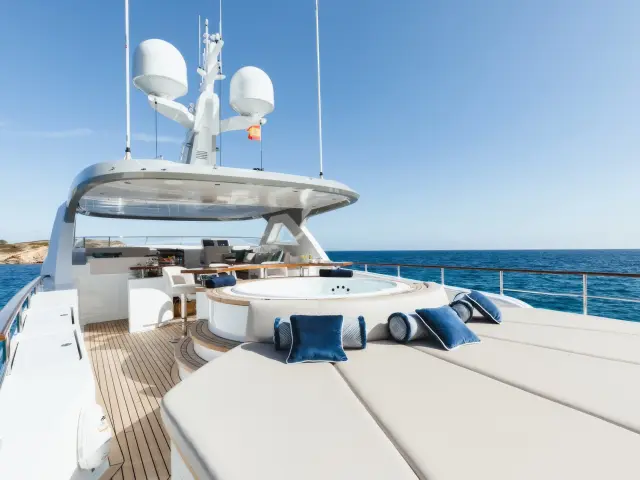 Yacht Calypso I flybridge