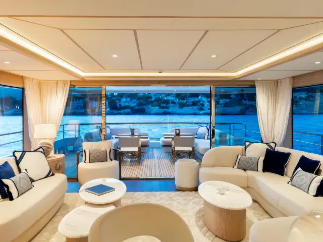 Yacht Calypso I saloon