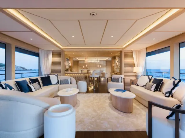 Yacht Calypso I saloon