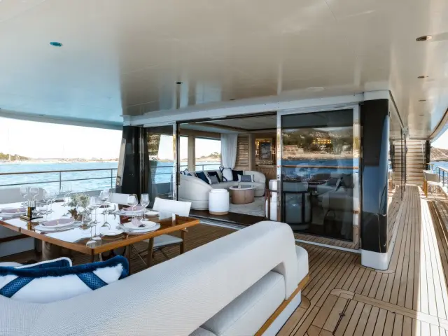 Yacht Calypso I aft