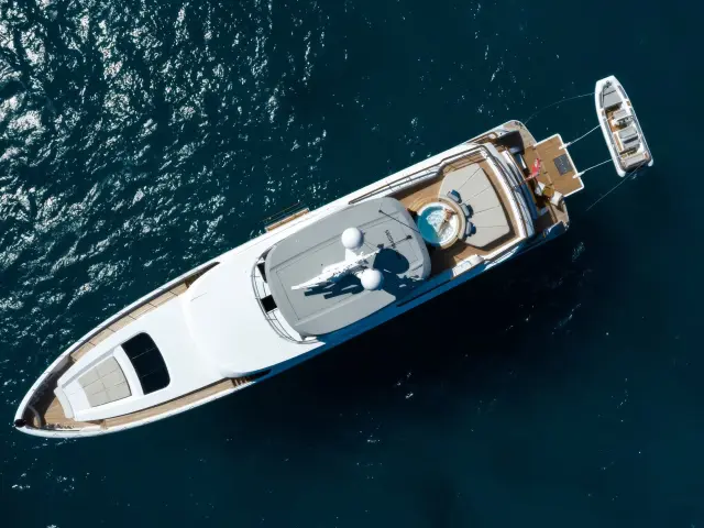 Yacht Calypso I top-down view